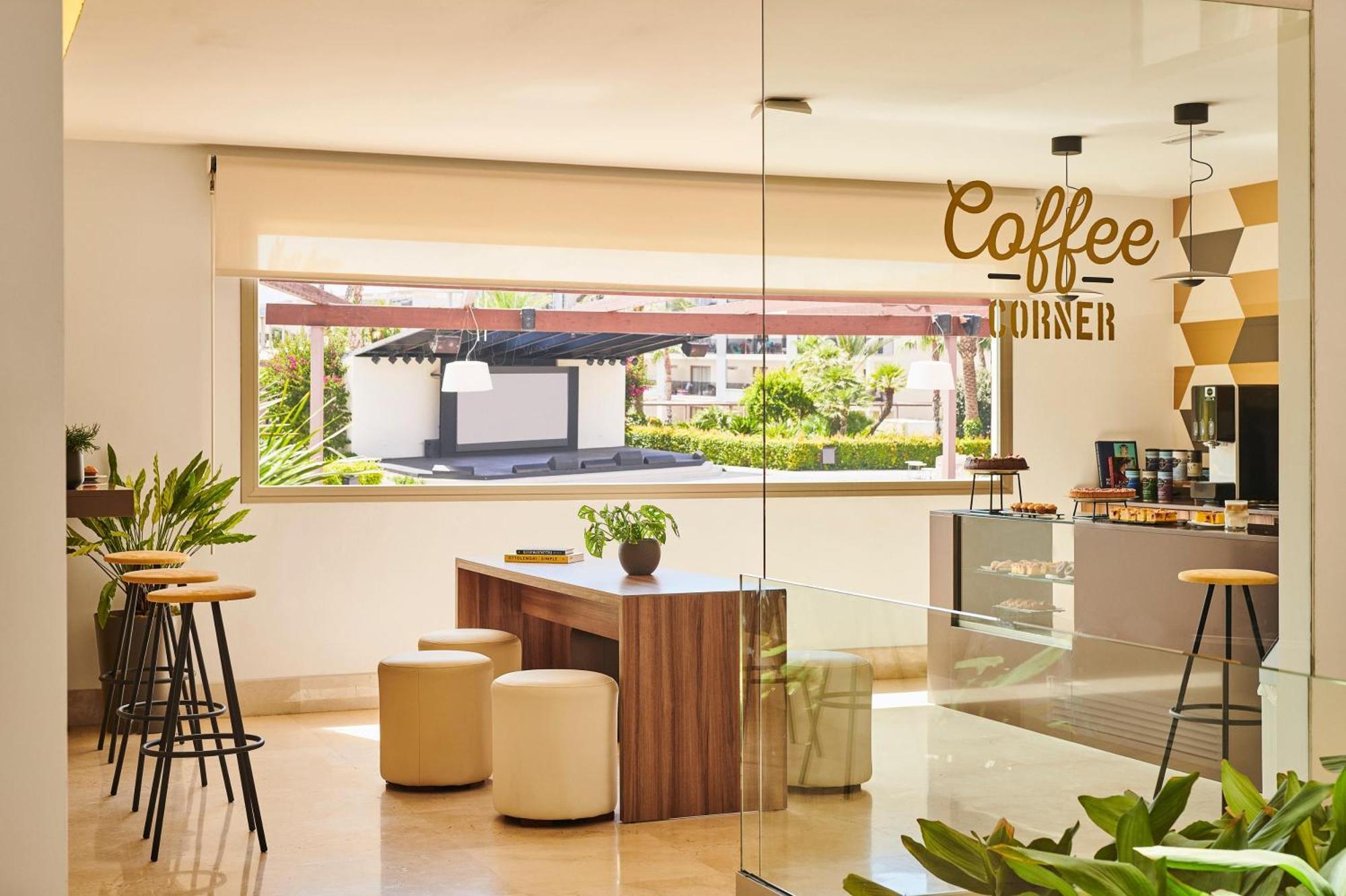 Apartahotel Zafiro Palace Alcudia 5*